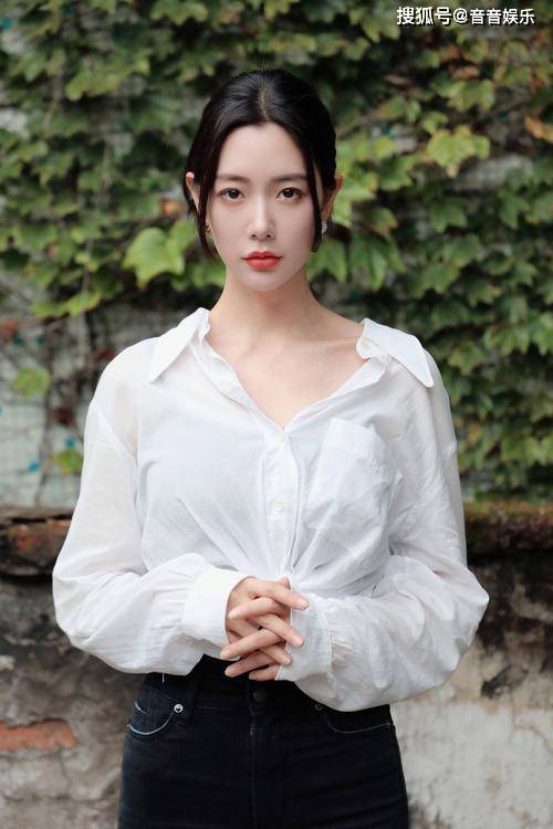 红帘之后